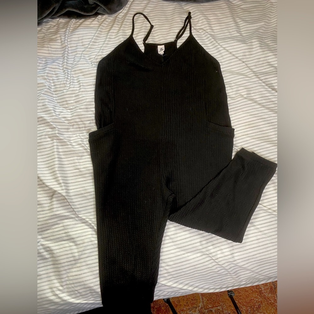BLACK JUMPER